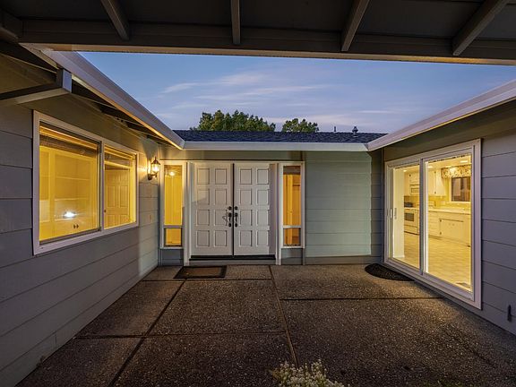 3rd image of 7623 Oak Leaf Drive