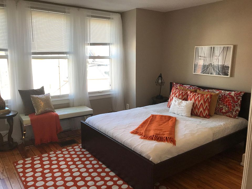 1st image of 342 Catharine St Floor 3