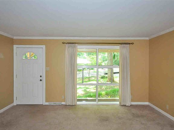 3rd image of 9522 Hemlock Dr SE