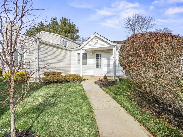 15 Greenwood Drive, Freehold, NJ 07728