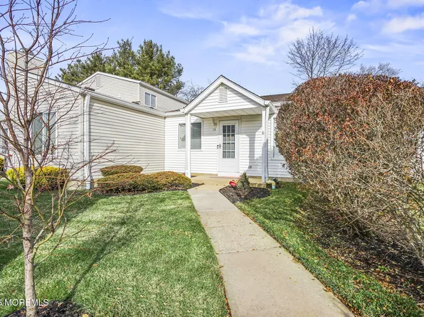 15 Greenwood Drive, Freehold, NJ 07728