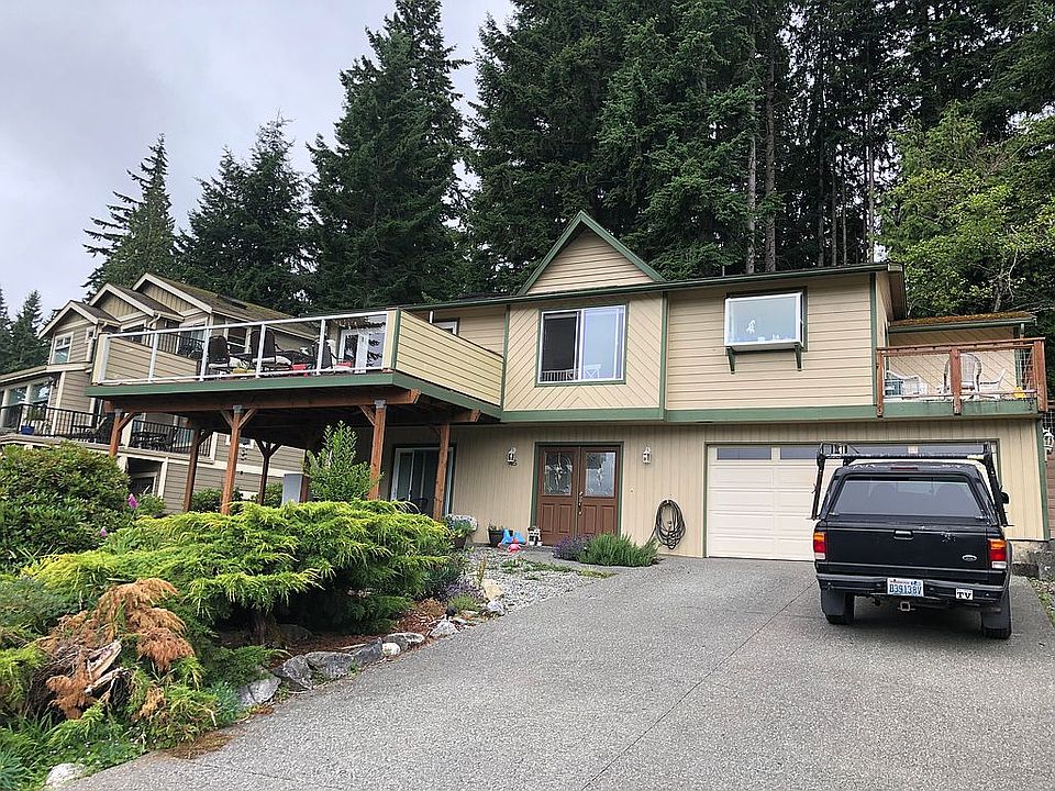 Lake view 4 bedroom 3 bath 