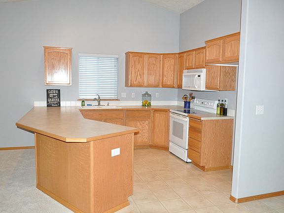 5th image of 510 Cambridge Ln