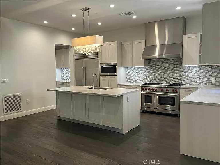 378 W Green St #131 — Photo 7