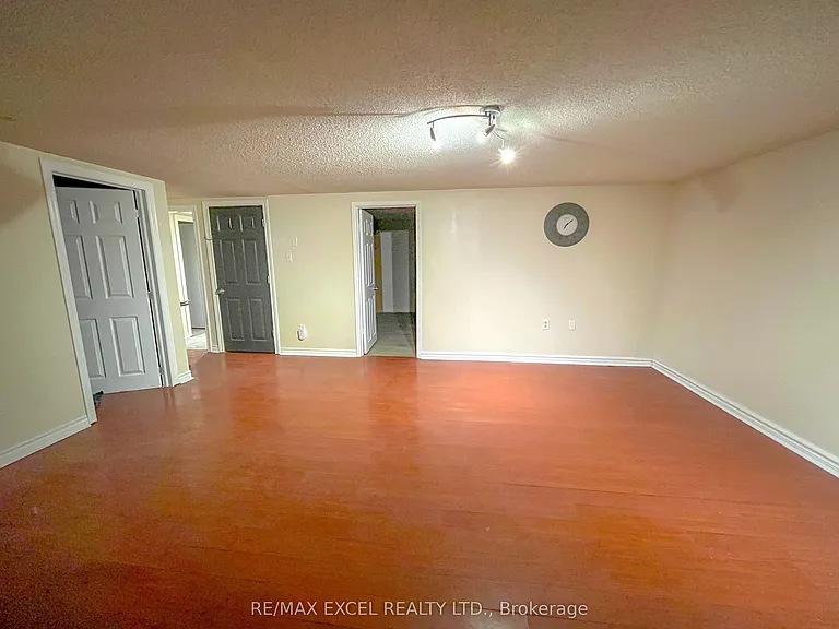 73 Hickling Trl — Photo 2
