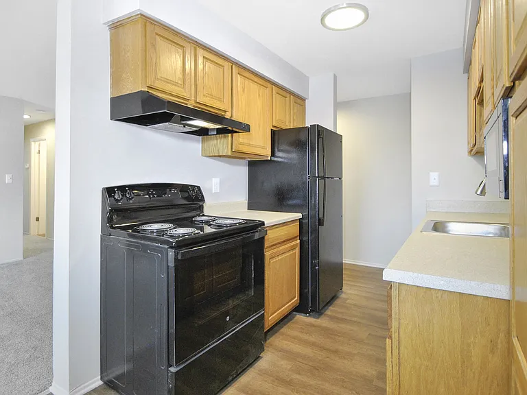 The Maxwell Apartments — Photo 18