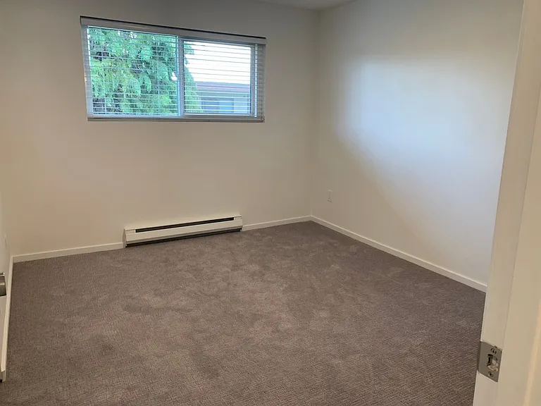Hillcliff Apartments — Photo 8