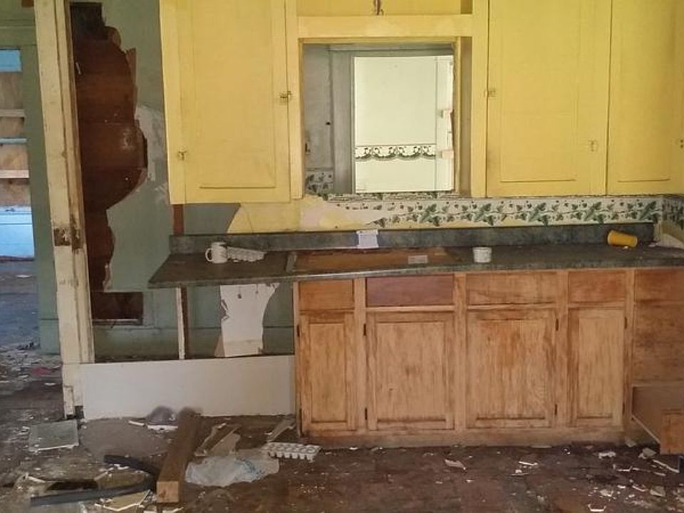 2nd image of 1610 S Pierce St