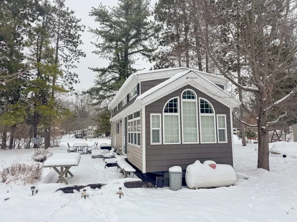 10/153&154 Woodhaven Dr E, Sublette, IL 61367