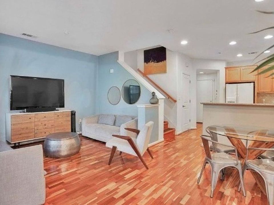 1st image of 415 Presidio St