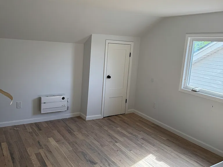 763 Lyons Ave — Photo 2