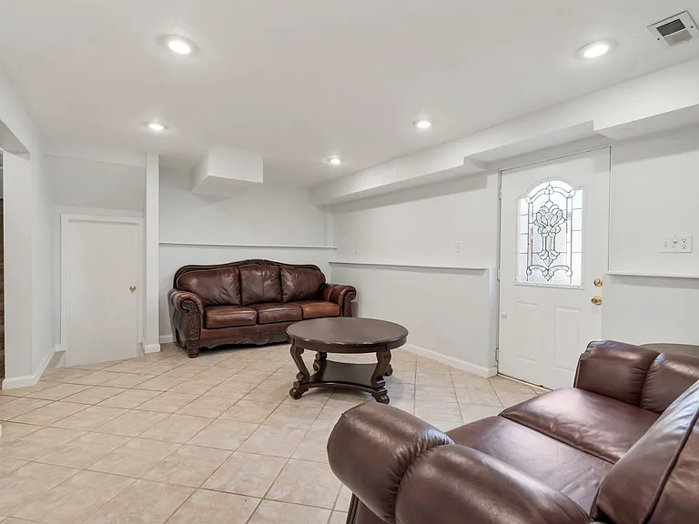 649 E Duck Creek Cir — Photo 21