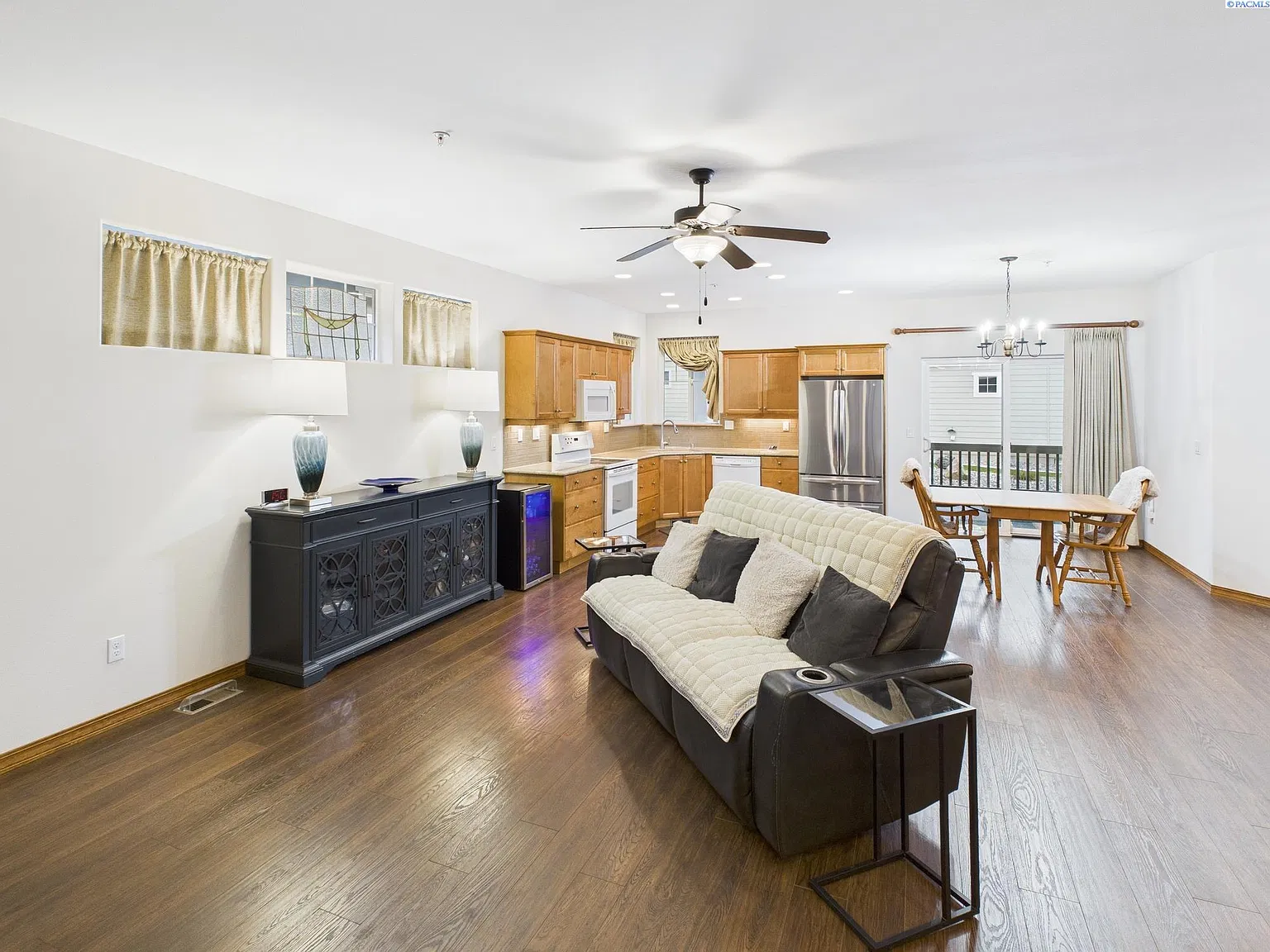 3 bed, 2.0 bath, 1626 sqft, $2,200 — Photo 4
