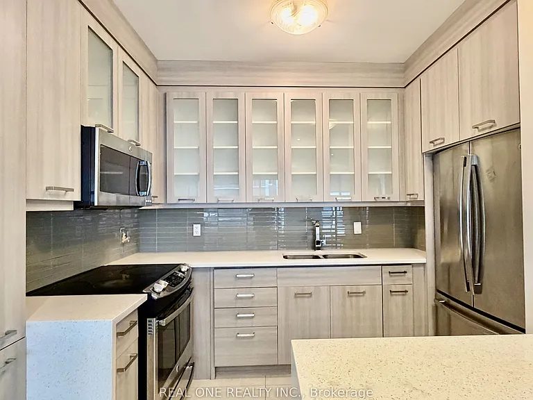 150 Main St W #808 — Photo 18