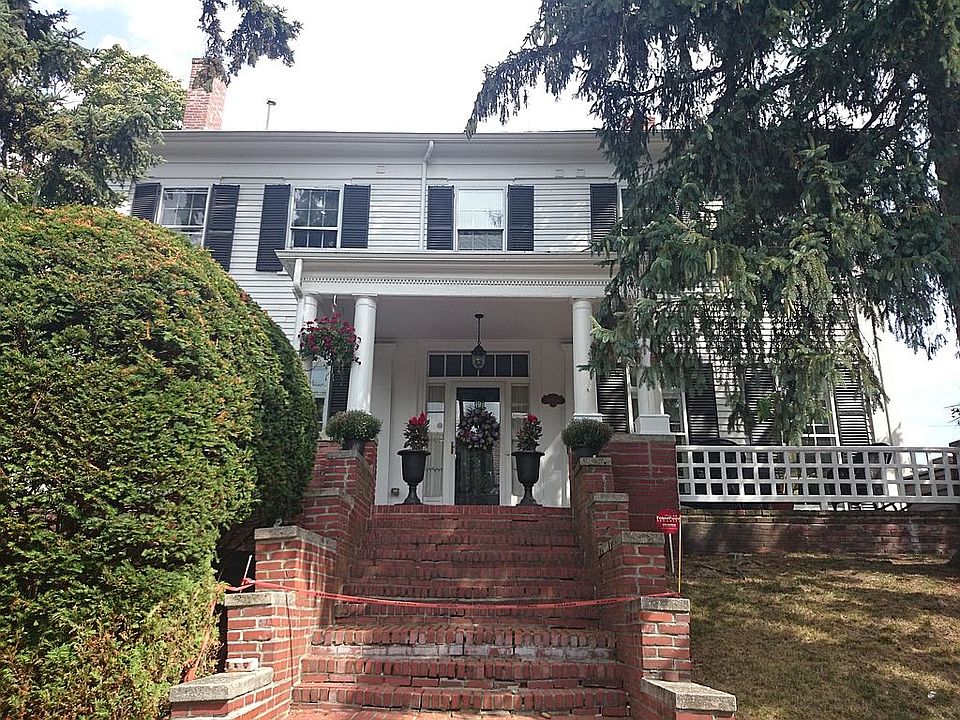 2nd image of 40 Orchardhill Rd #B