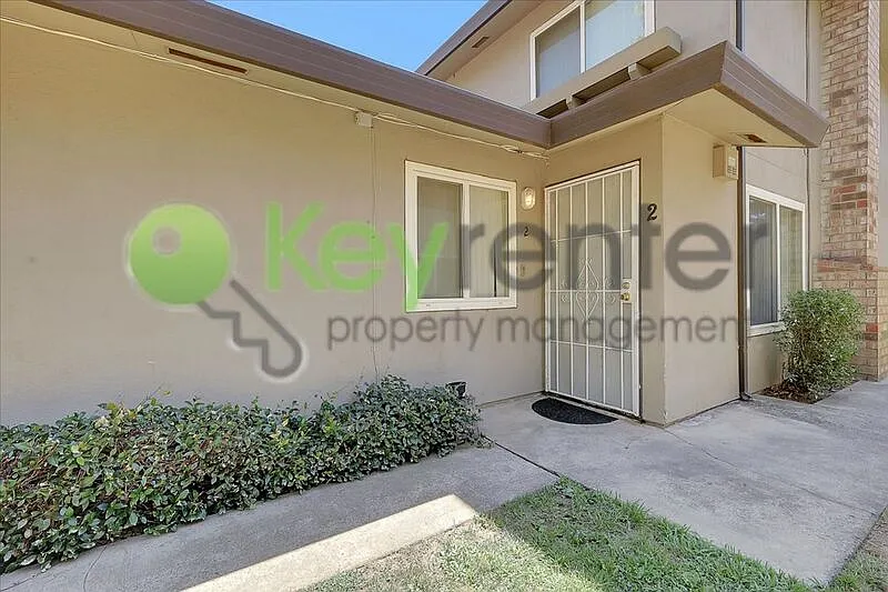 2 bed, 1.0 bath, 903 sqft, $1,600 — Photo 4