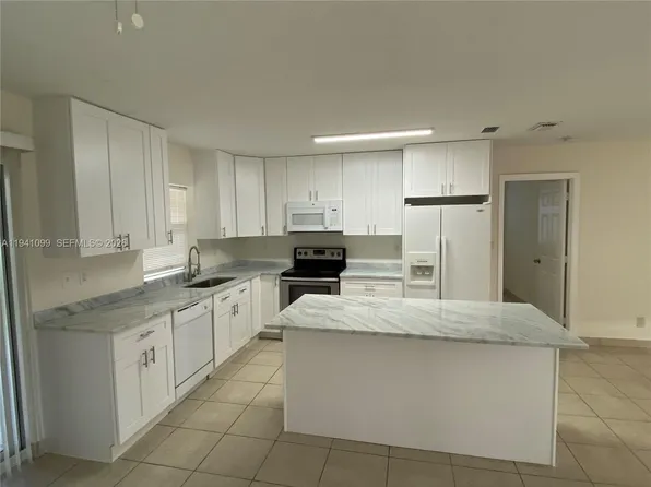 851 SW 63rd Way #851, Pompano Beach, FL 33068