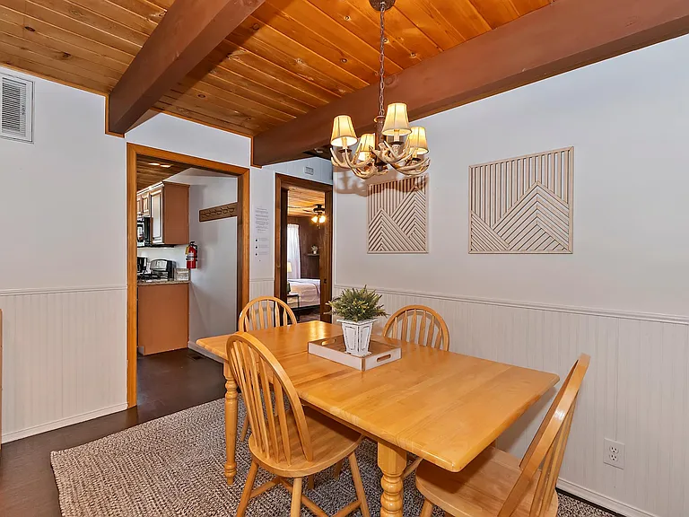 440 Tennessee Ln — Photo 3