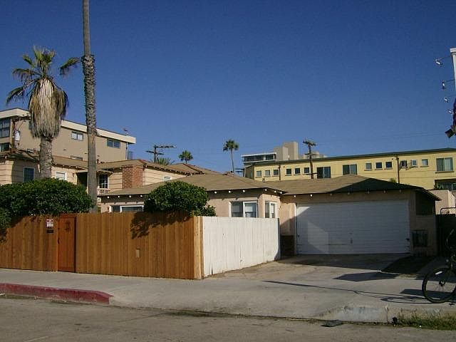 1st image of 740 Emerald St