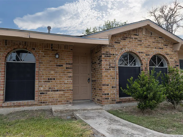 1430 N State Highway 46 — Photo 1