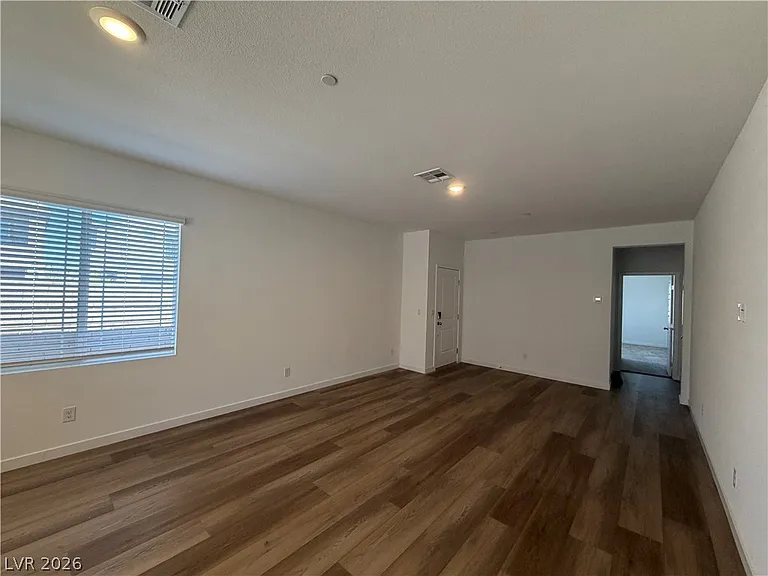 135 Chloe Chase Ave — Photo 4