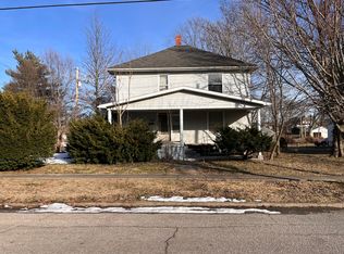 108 NW 2nd St, Fairfield, IL 62837