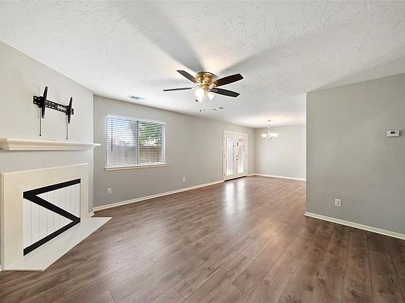 5th image of 18237 Campbellford Dr