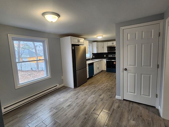 4th image of 56 Brattle St