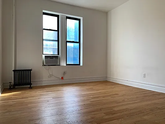 Rented by Hillel Realty Group | media 28