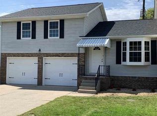 10 Cobblestone Ln, Huntington, WV 25705