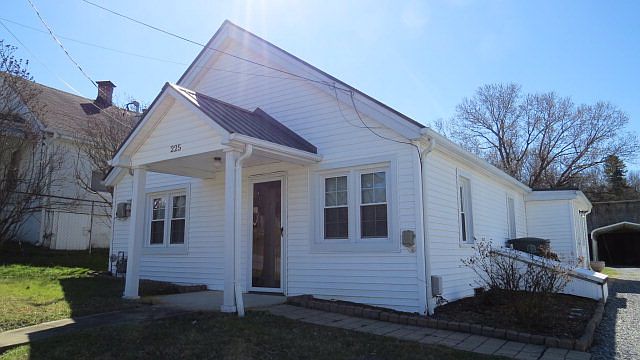 1st image of 225 Ruth St
