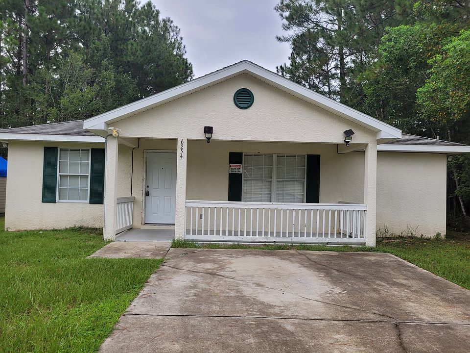 Front of house with driveway