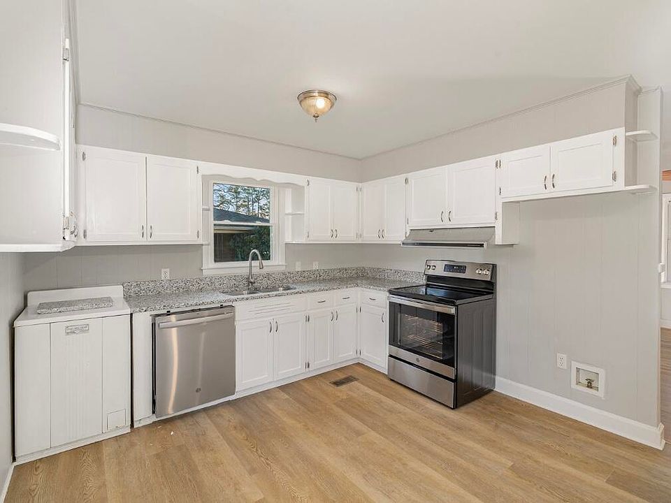 1st image of 105 Mercer St