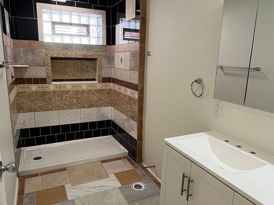 Bathroom - toilet & faucets to be installed