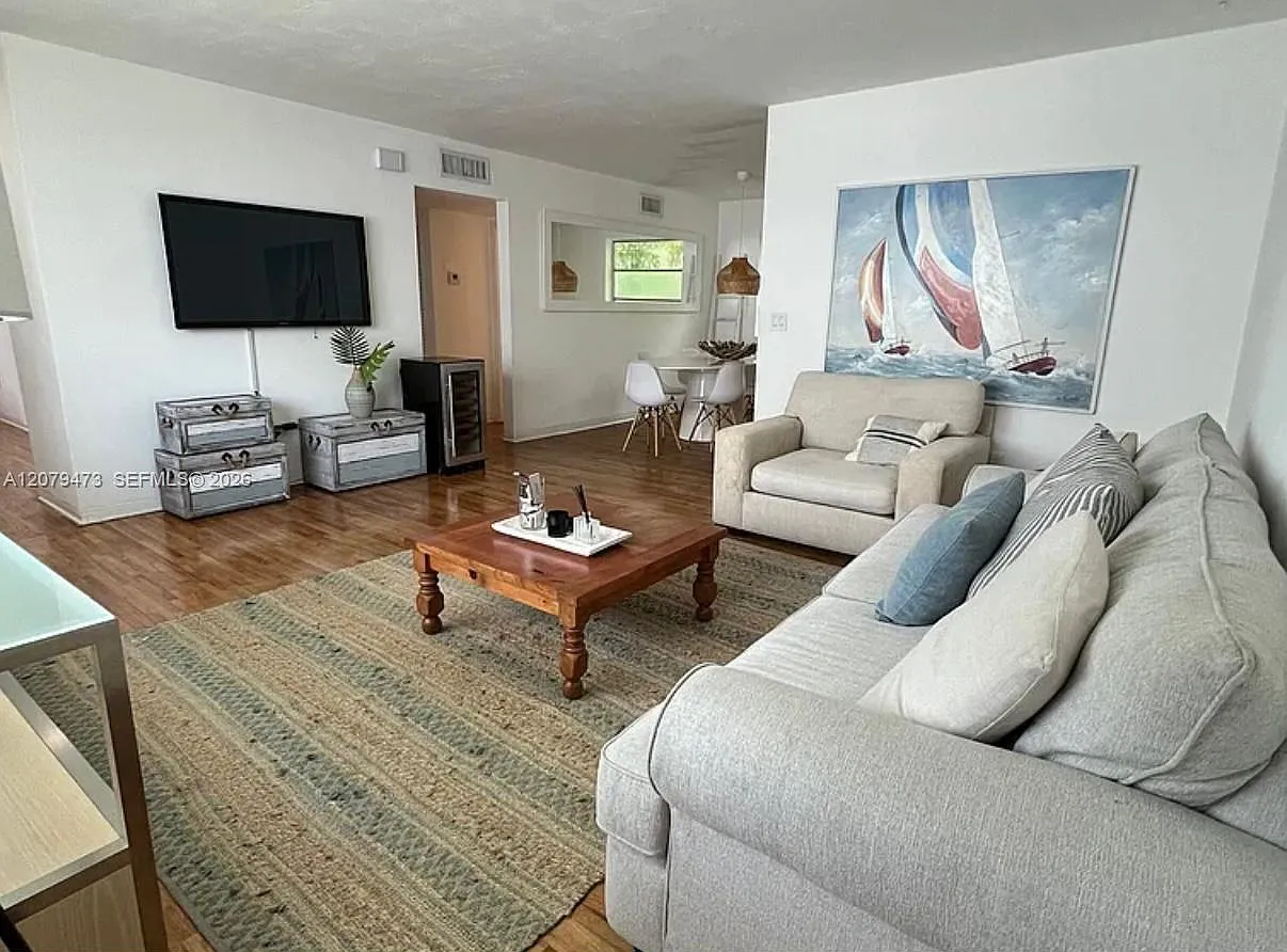 Bay Harbor Island — Photo 1