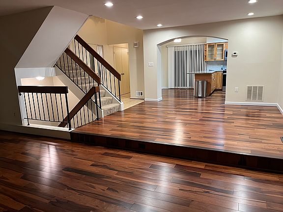 5th image of 3186 Readsborough Ct