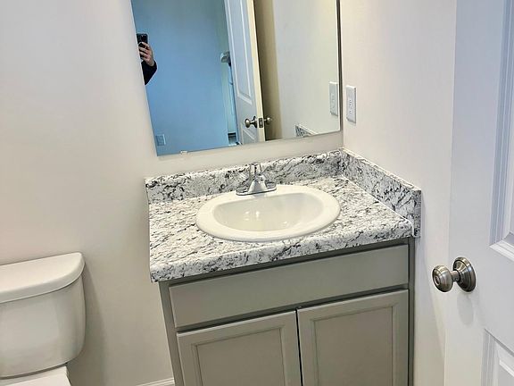 4th image of 402 Wallingford St Lot 266