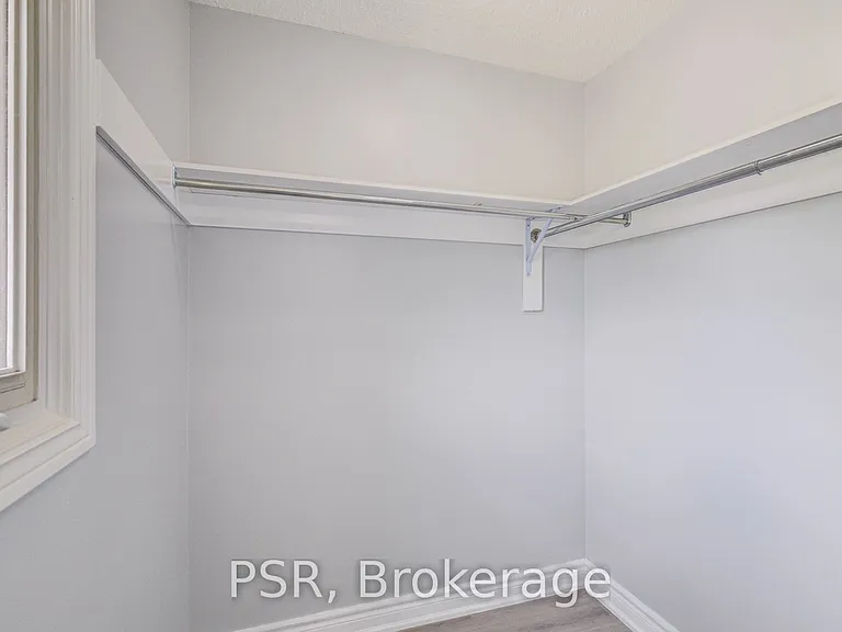 166 Adele Cres — Photo 41