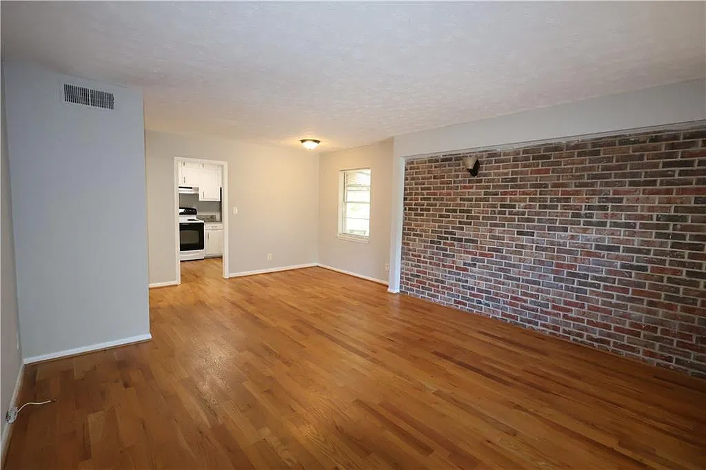 2 bed, 1.0 bath, $1,600 — Photo 1