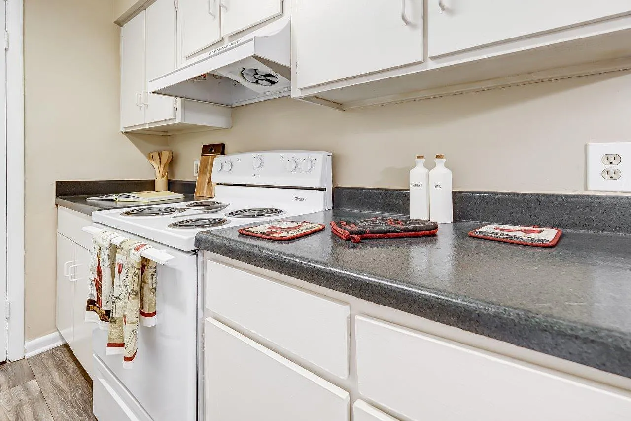 Forestbrook Apartments and Townhomes — Photo 3