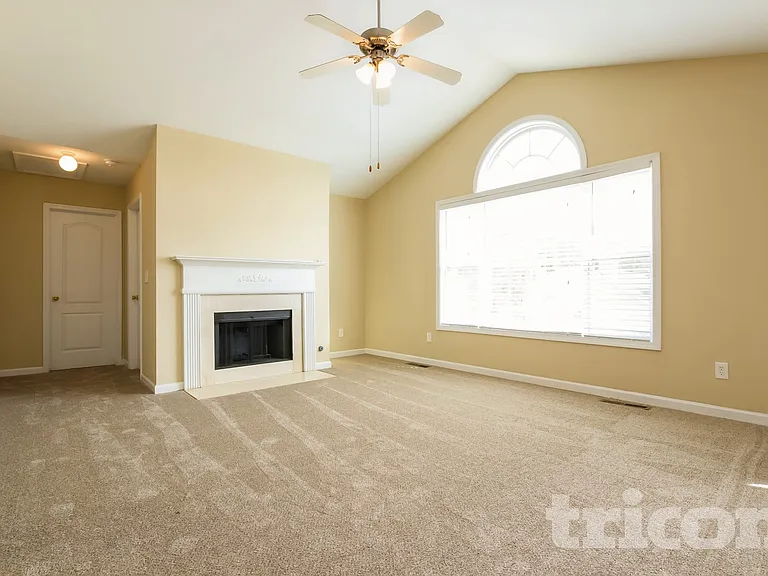 6355 Queensdale Dr — Photo 3