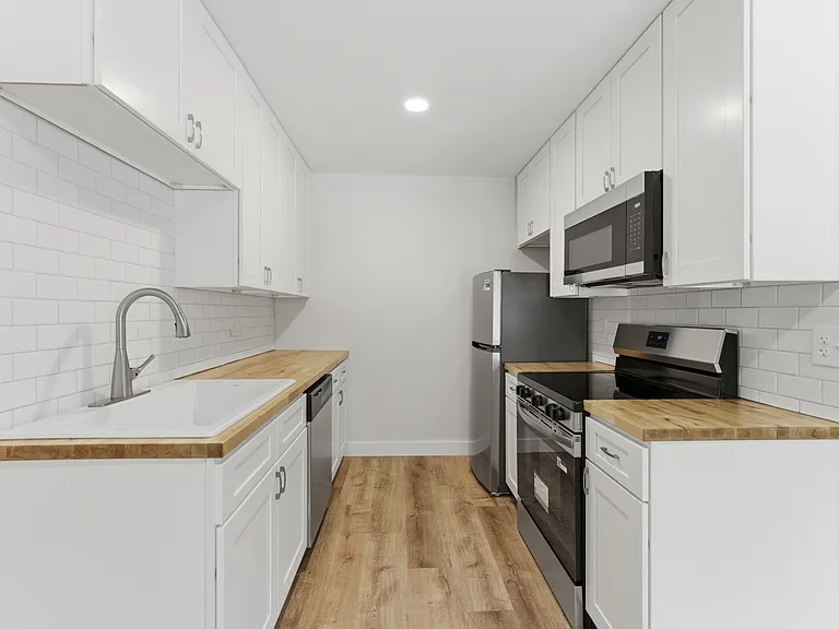 131 Overbrook Dr — Photo 1