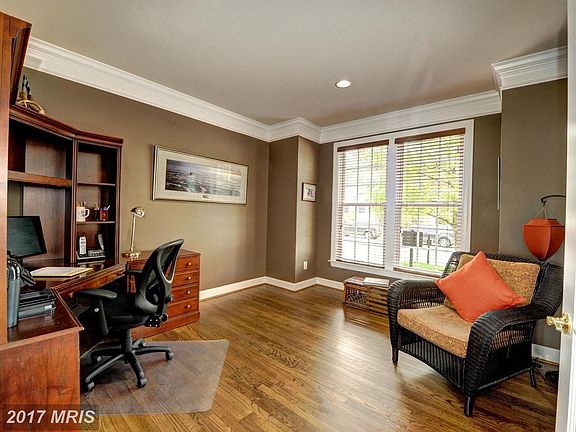 Study/Office with Bay Window