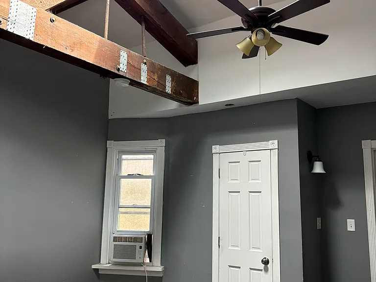 1122 N High St #9 — Photo 5