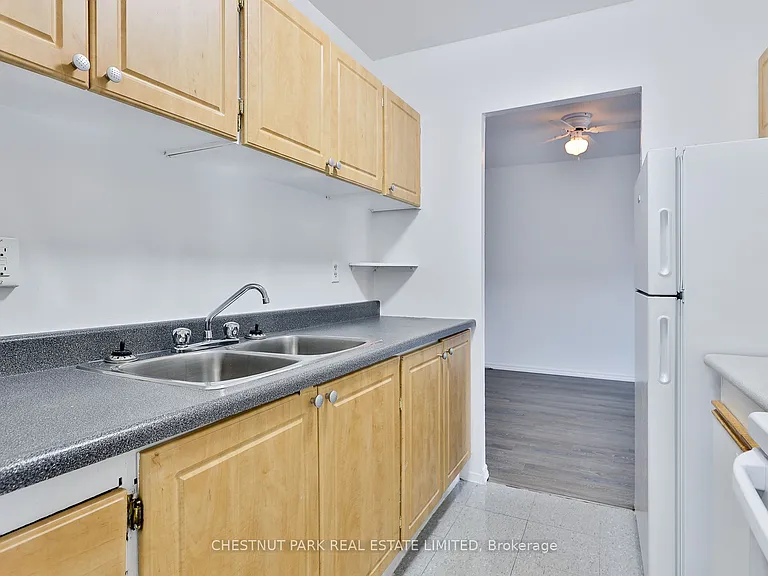 900 Glen St #215 — Photo 4