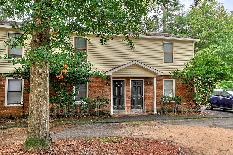 2 bed, 1.5 bath, 1050 sqft, $925 — Photo 2