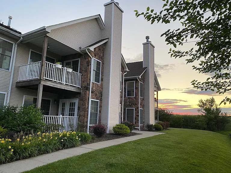121 Chariot Ct — Photo 1