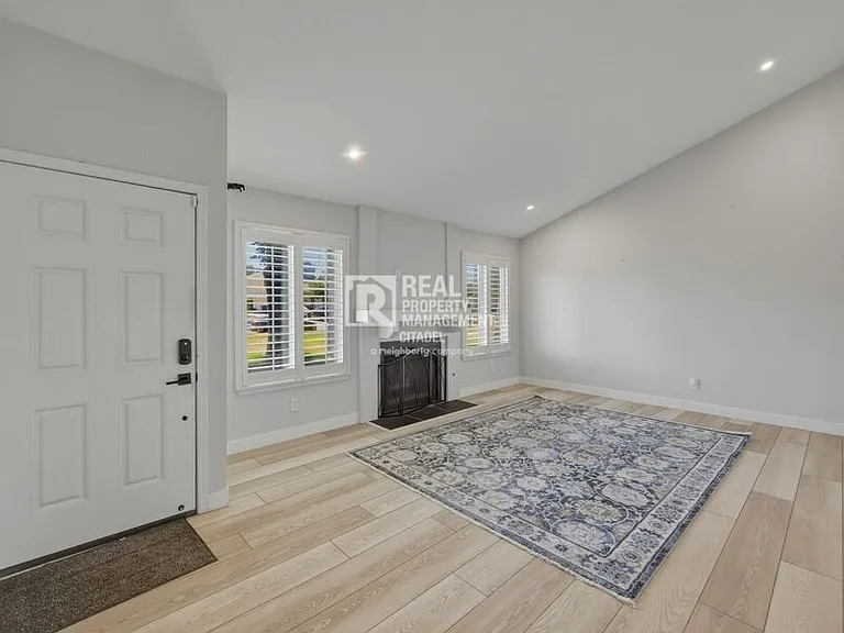 1027 E Palm Ave — Photo 18