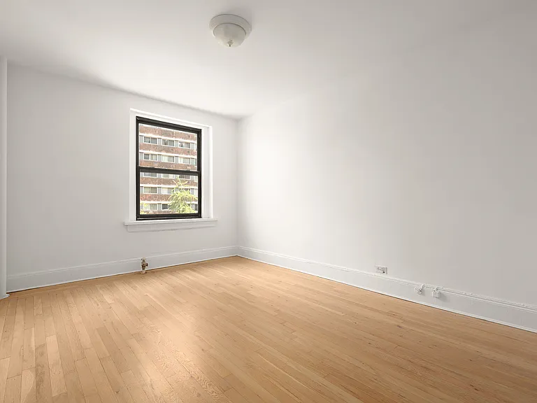 240 E 24th St #3F — Photo 6