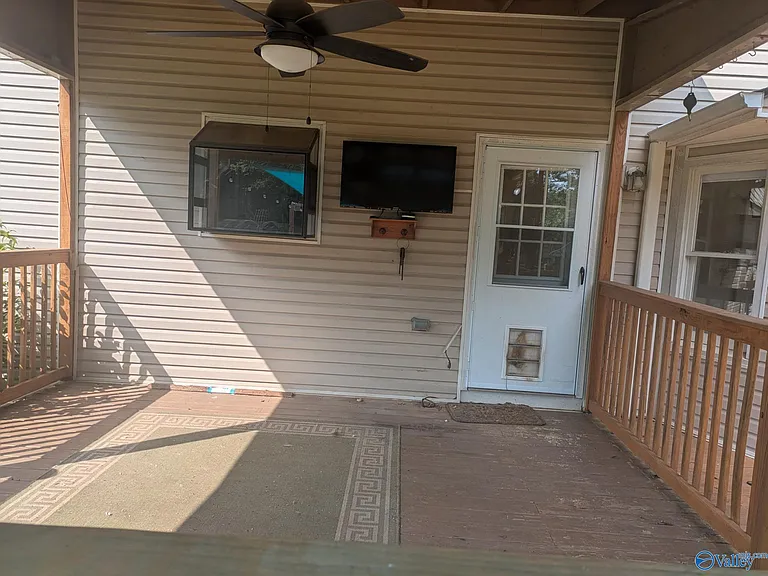 915 Highland Dr — Photo 36